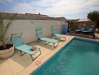 Last Minute Special Offer South France Holiday Villas in Maraussan with Pool